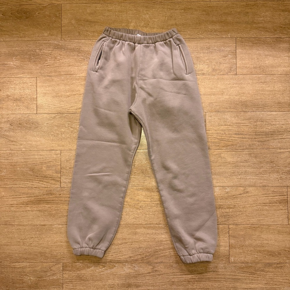 Gray Sweatpants with pockets and bottom scrunch size medium - Picture 1 of 3